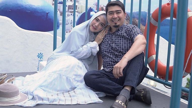 April Jasmine Dicibir Saat Asyik Naik Moge Mewah, Netizen: Istri Ustaz Kok Pamer?