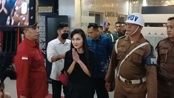 Senyum Kecut Sandra Dewi Usai Diperiksa Kejagung Selama 10 Jam Soal Korupsi Timah