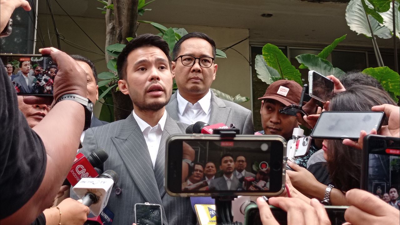 Pengacara Sebut Jokowi Tunjukkan Ijazah SD Sampai Sarjana Saat Buat Laporan, Jadi Barang Bukti?