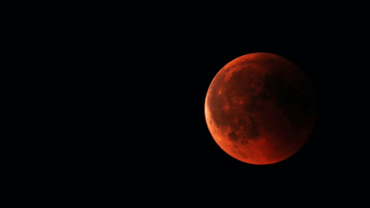 Fenomena 'Super Blood Moon' Dinantikan Seluruh Dunia