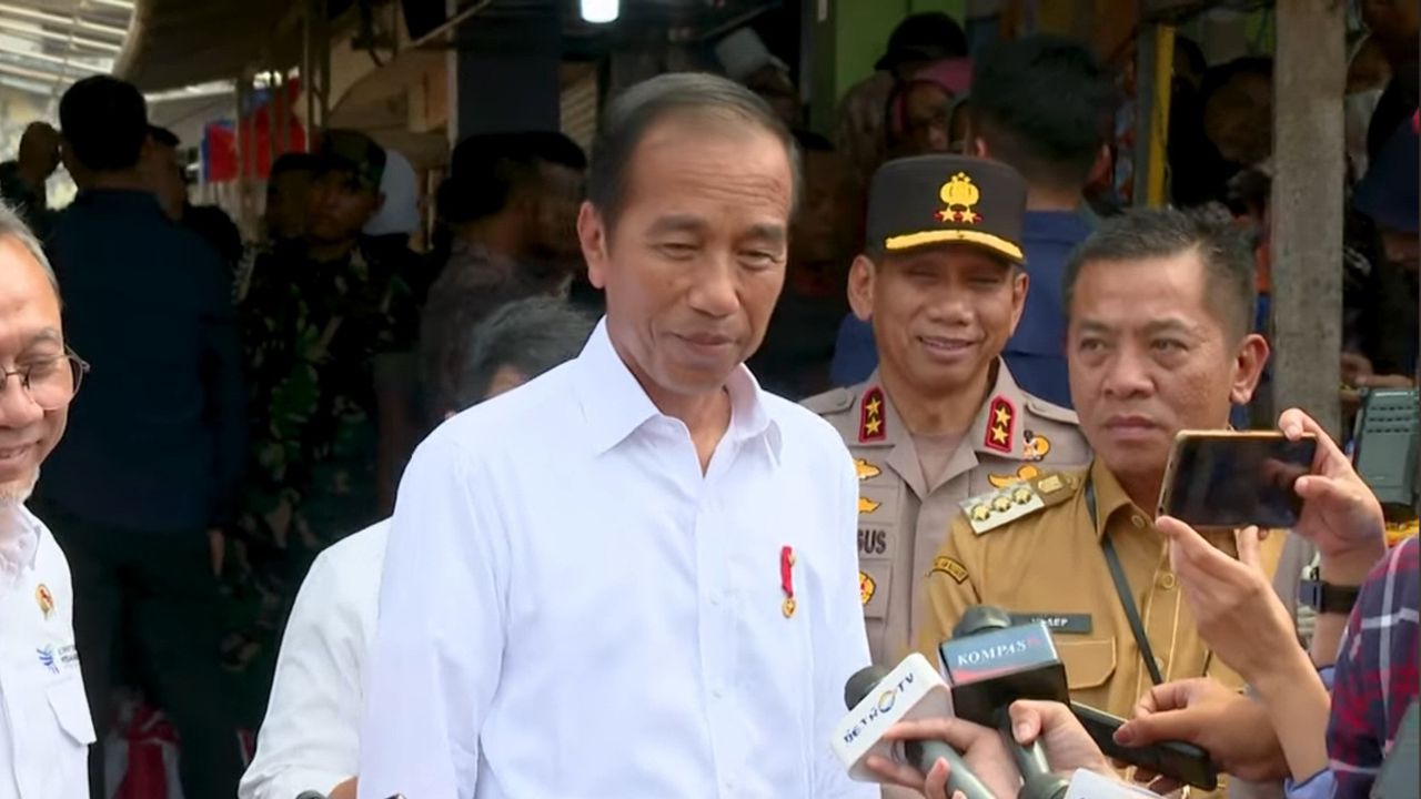 Tanggapi Fotonya Dicopot di Kantor PDIP Sumut, Jokowi: Ah Foto Aja