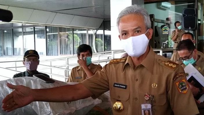 Tanggapi Jokowi yang Izinkan Masyarakat Buka Masker di Area Terbuka, Ganjar: Tapi Kita Harus Tahu Diri