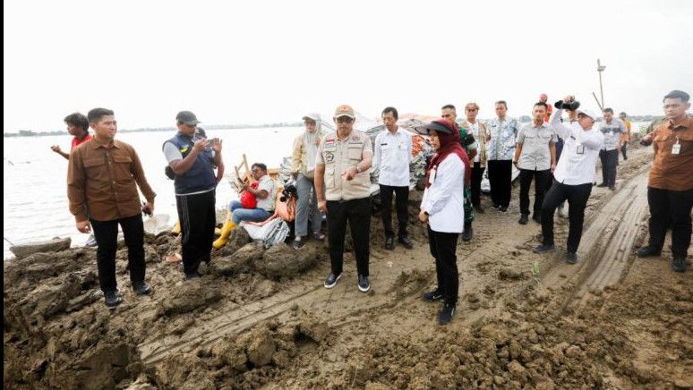 PJ Gubernur Jateng Sebut Tanggul Sungai di Demak Berhasil Ditutup, Banjir Mulai Surut