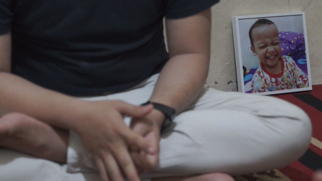 Menjadi Telinga bagi Siti Suhardiati: Ibu yang Kehilangan Anaknya karena Gagal Ginjal Akut