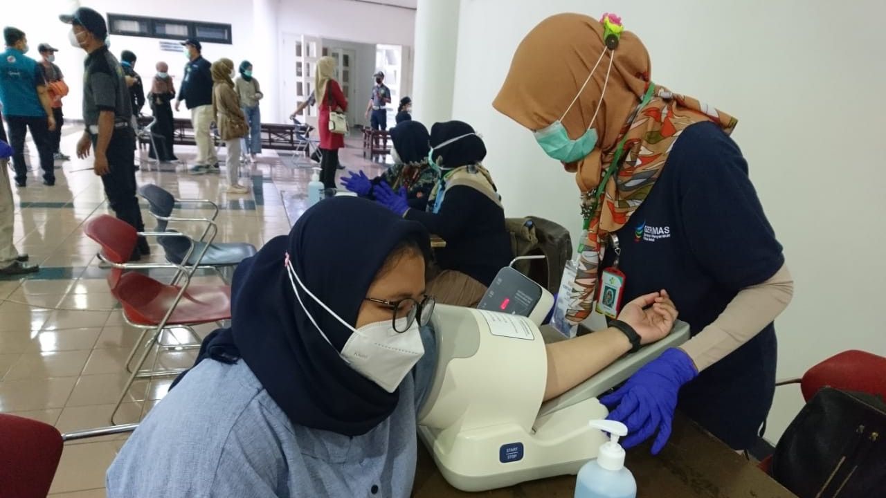 Gibran 'Gas' Terus Vaksinasi di Bulan Ramadan, Targetkan Vaksin 4 Ribu Orang Sehari