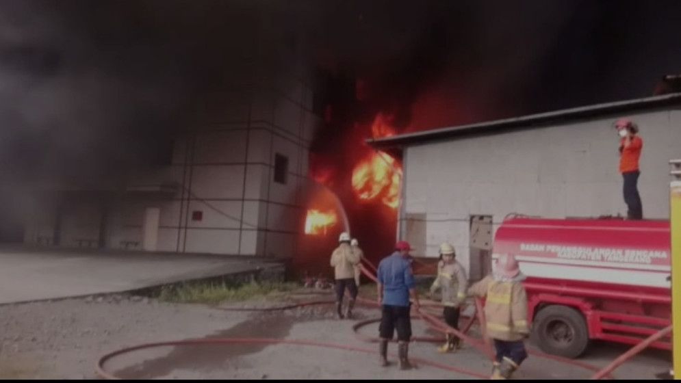 Pabrik Benang Seluas 6.000 Meter di Kabupaten Tangerang Terbakar