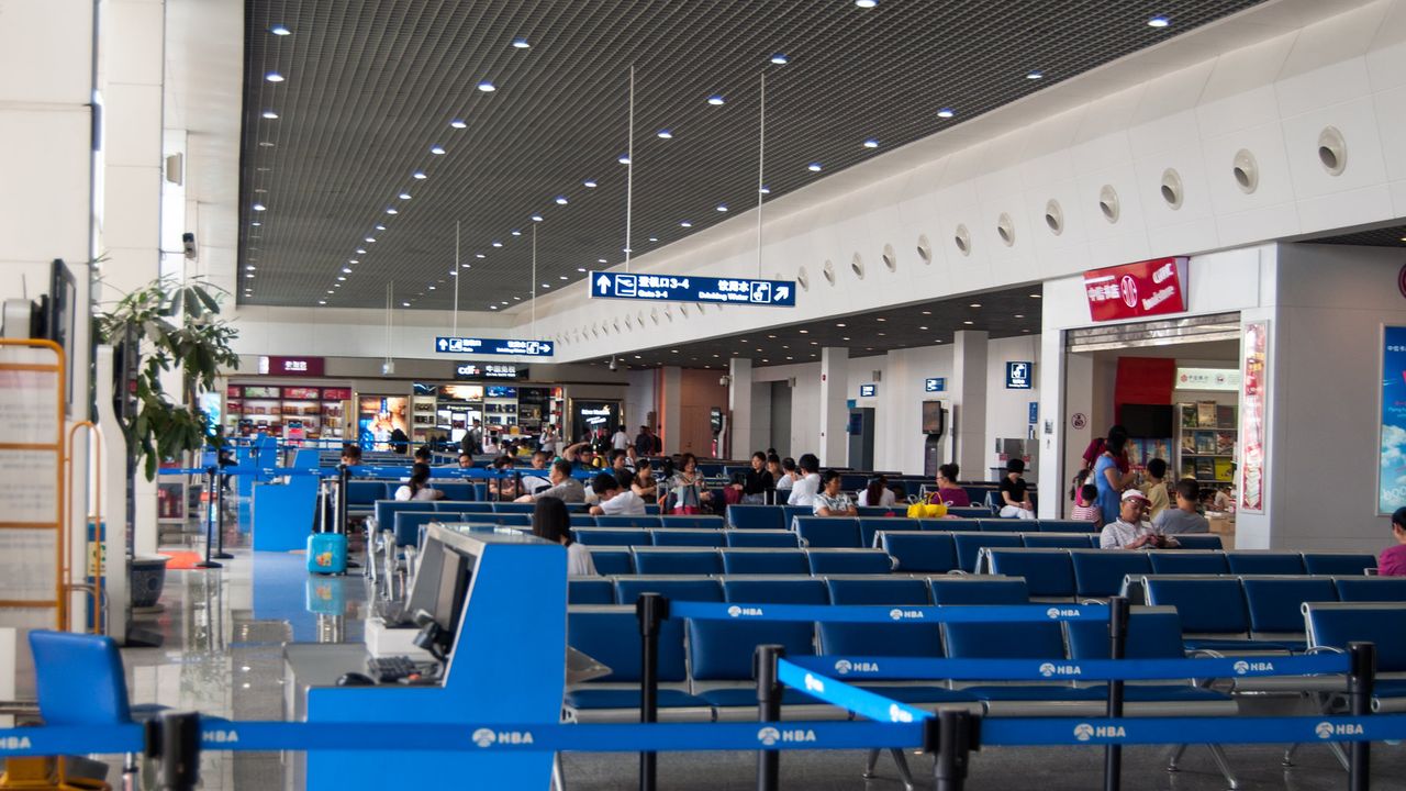 Bandara Wuhan Kini Sudah Ramai Seperti Sedia Kala