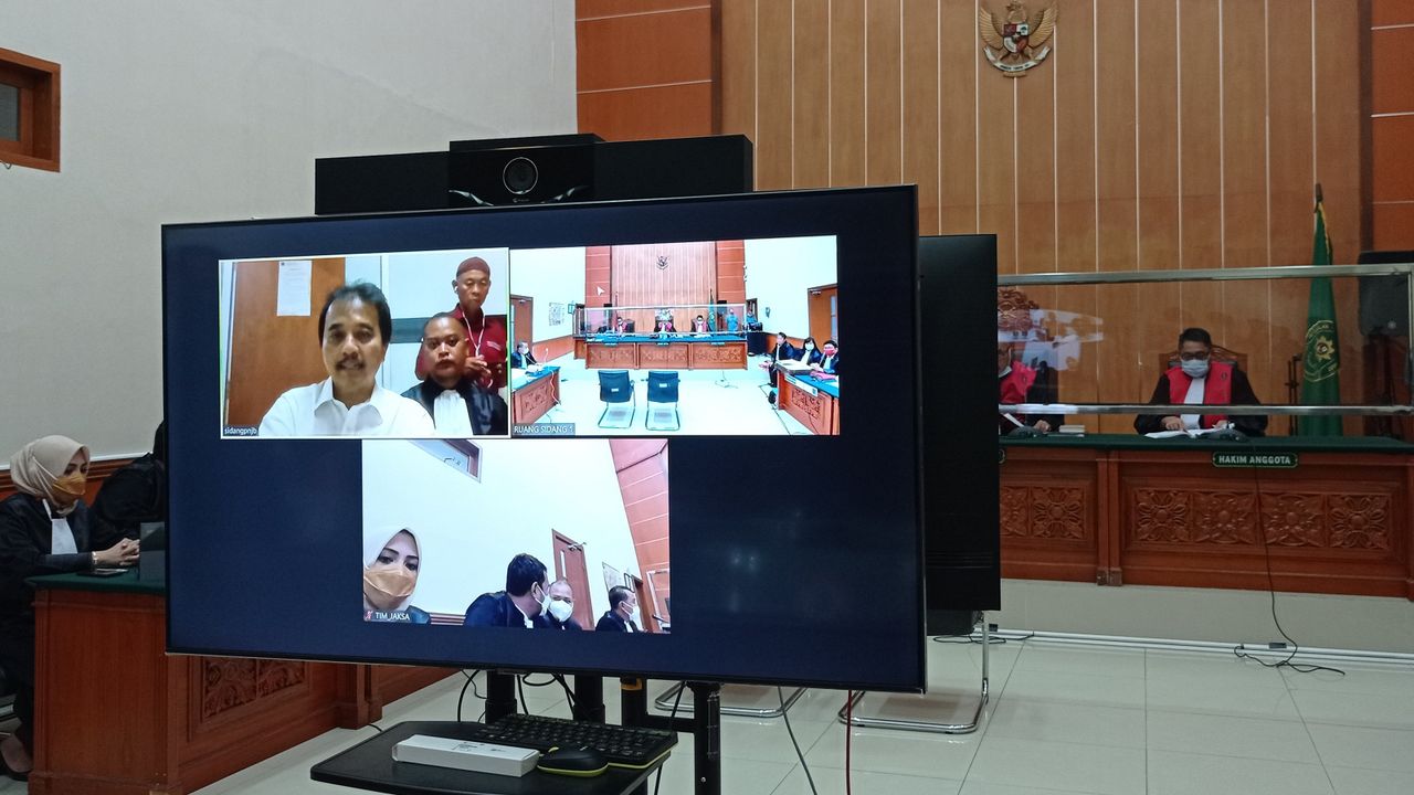 Roy Suryo Hadir Secara Virtual di Sidang Perdana Perkara Meme Stupa Mirip Jokowi