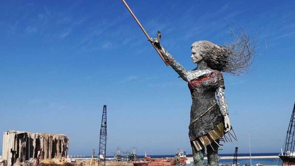 Seniman Libanon Ciptakan Patung dari Reruntuhan Kota Beirut