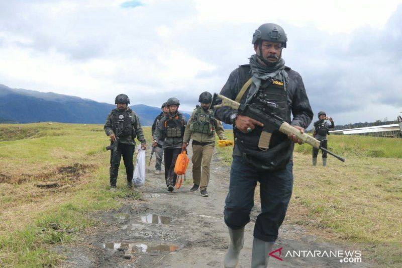 TNI-Polri Kontak Tembak dengan KKB di Bandara Ilaga Selama Tiga Jam