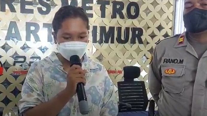 Kemarin Gigit Iptu Rano, Kini Hanna Menangis Minta Maaf di Kantor Polisi Jakarta Timur