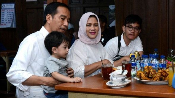 Gibran dan Keluarga Pergi ke Jakarta Naik Mobil, Ucapkan Selamat Ulang Tahun ke Jokowi Semalam