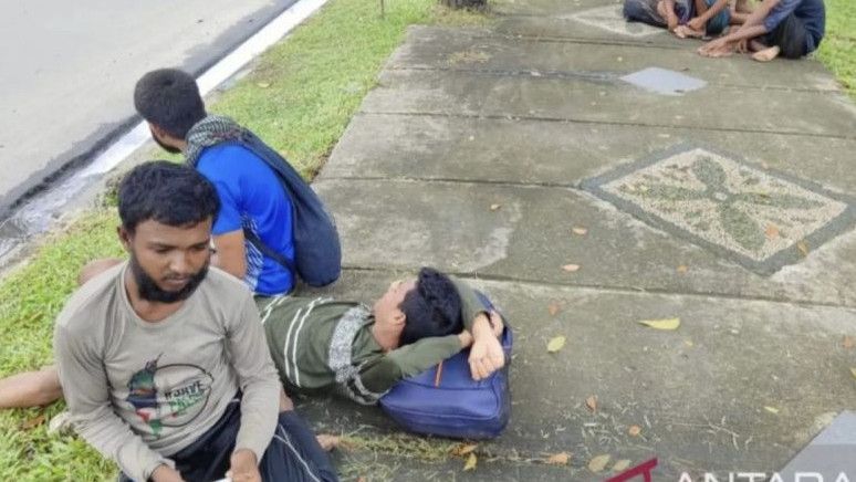 Polisi Amankan 13 Pengungsi Rohingya Telantar di Pekanbaru, Minta Makanan dari Pejalan Kaki