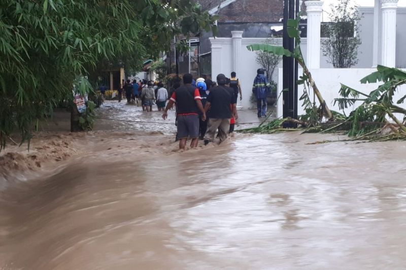 Akibat Tanggul Sungai Jebol, Perumahan Dinar Indah Semarang Kembali Terendam Banjir
