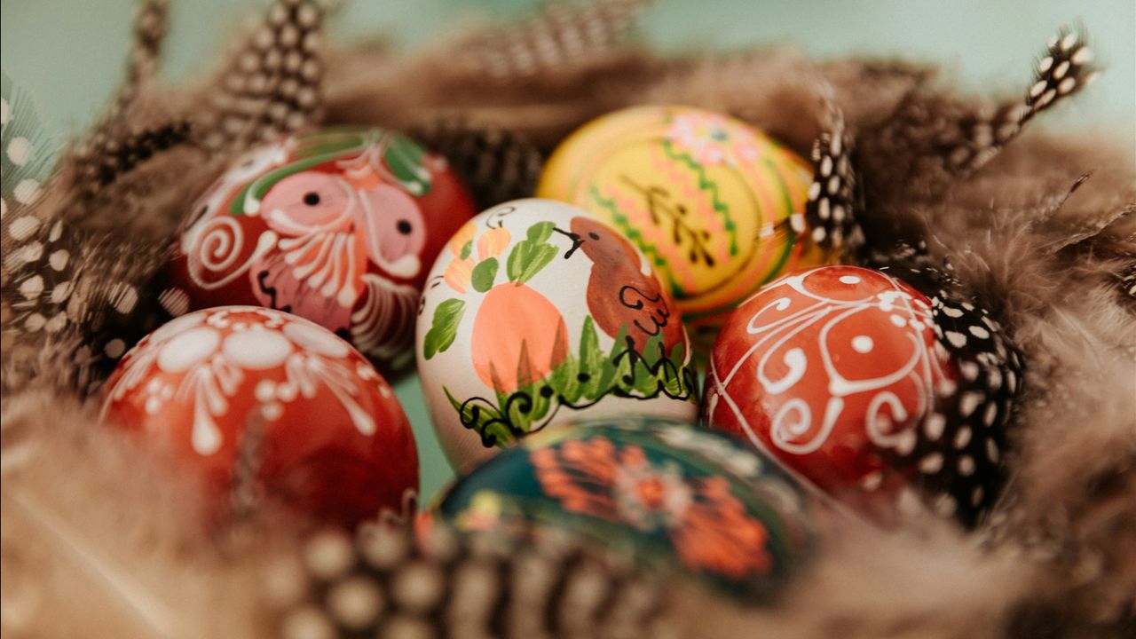 Makna Telur Paskah bagi Umat Kristen dan Tradisi Menghias dengan Penuh Warna