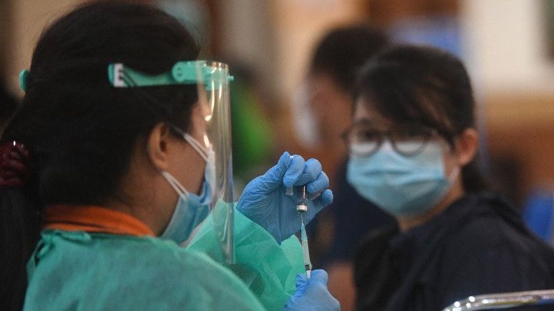 Warga DKI Jakarta Bakal Disuntik Vaksin AstraZeneca, 3 Wilayah Ini Jadi Prioritas
