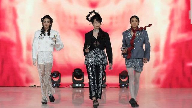 Rayakan Fashion Nation ke-18, Nuansa HItam-Putih dalam IFDC Fashion Parade