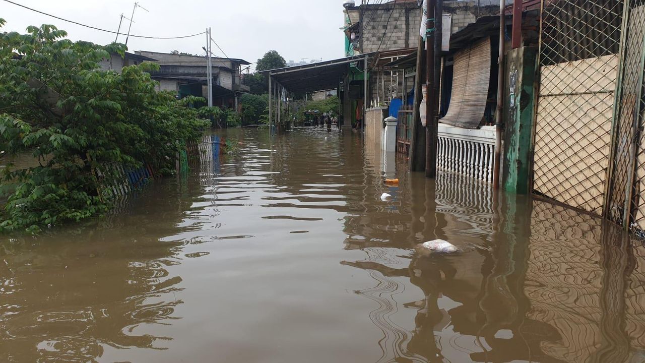 Banjir meredam pemukiman yang ada di Kelurahan Pegangsaan Dua, Kelapa Gading Jakarta Utara. (Ilham/ERA)