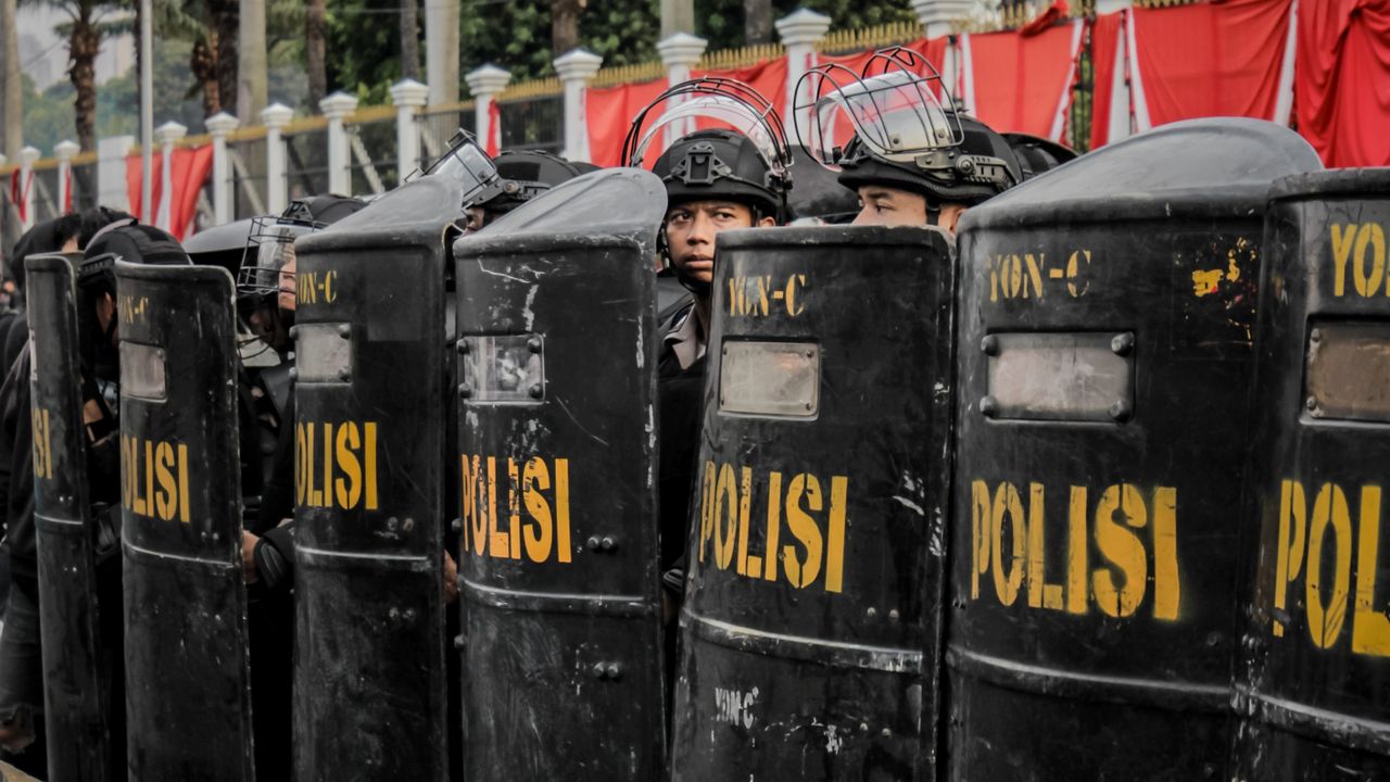 Pemerintah Harus Segera Hentikan Polisi Aktif yang Jadi Pejabat Sipil