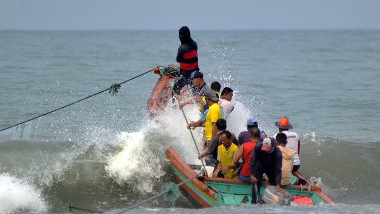 BMKG Minta Nelayan Waspada Gelombang Sangat Tinggi hingga 6 Meter