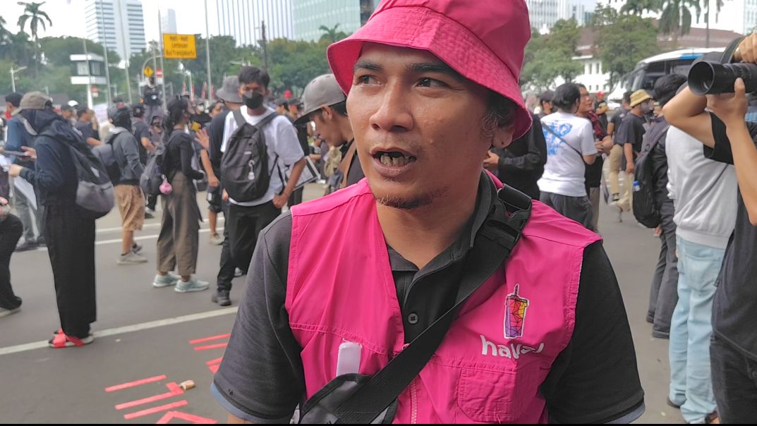 Haus Sumbang 1.500 Minuman untuk Peserta Demo Indonesia Gelap Hari Ini