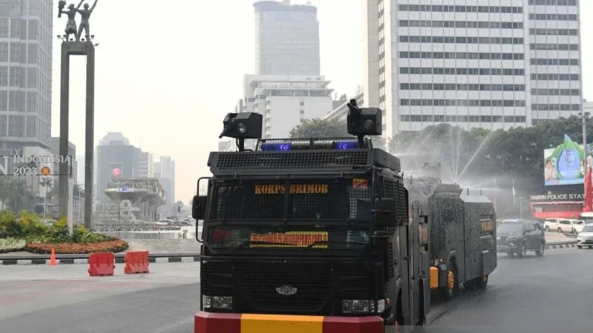 Setelah Jalanan, Kini DKI Bakal Semprot Air dari Puncak Gedung Kurangi Polusi