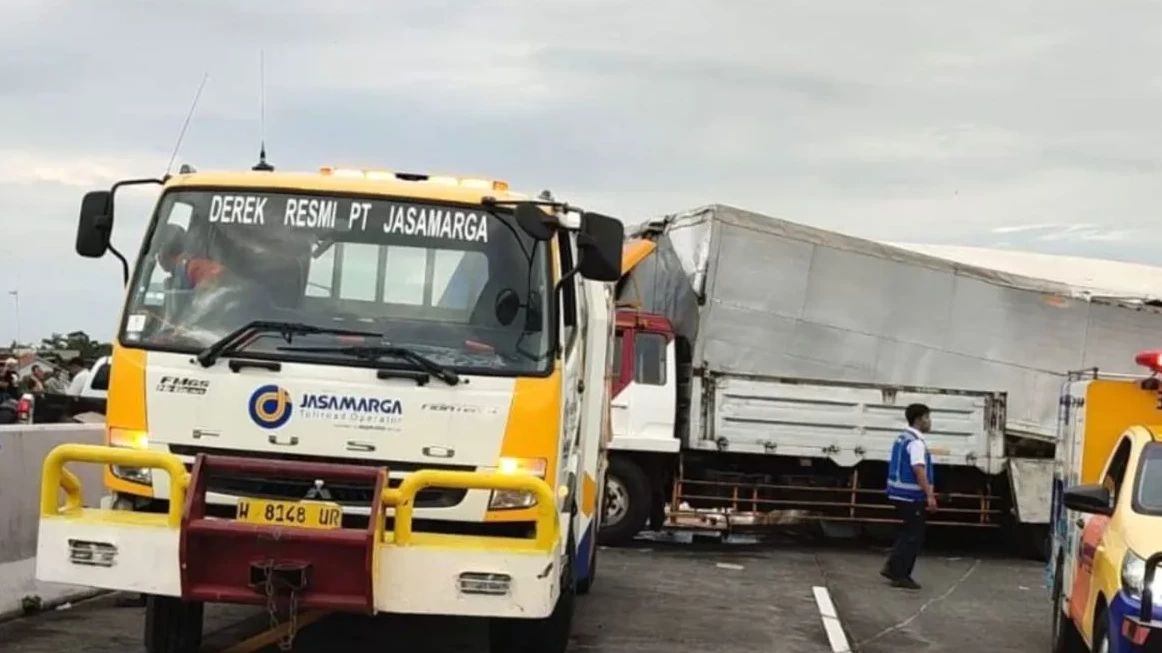 Bus dan Truk Terlibat Kecelakaan di Tol Pandaan-Malang