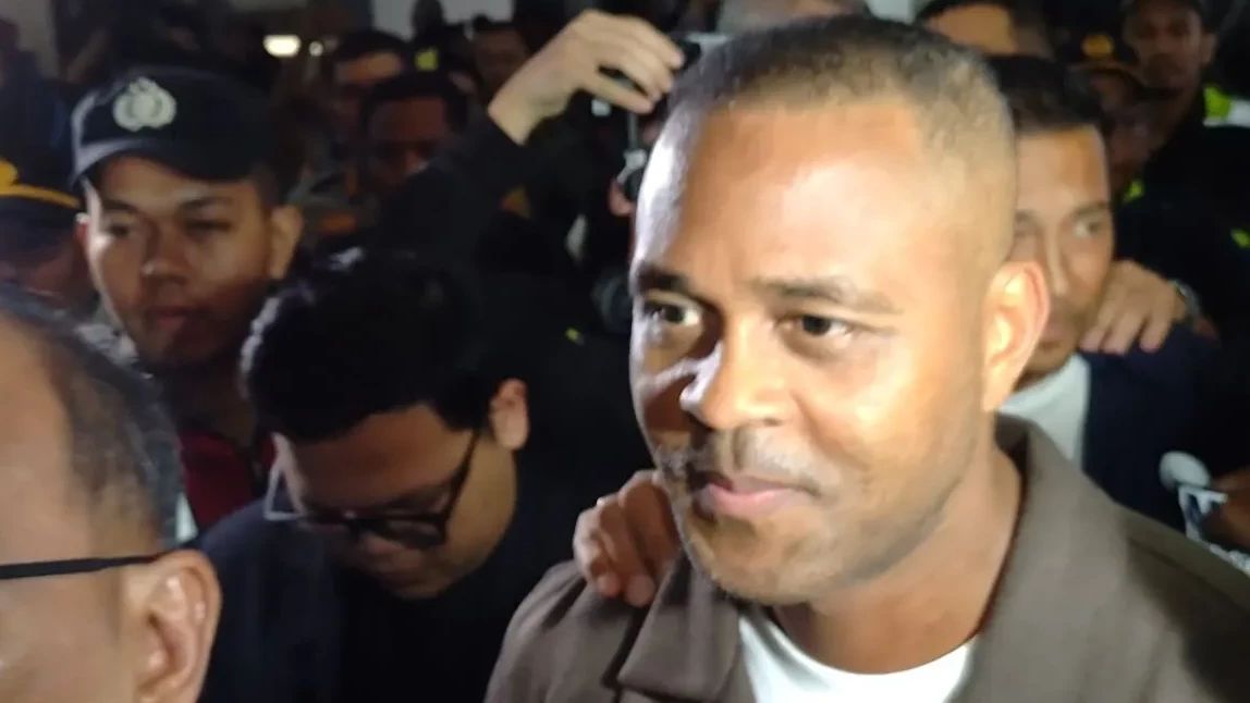 Pelatih Anyar Timnas Patrick Kluivert Tiba di Indonesia Disambut Puluhan Suporter