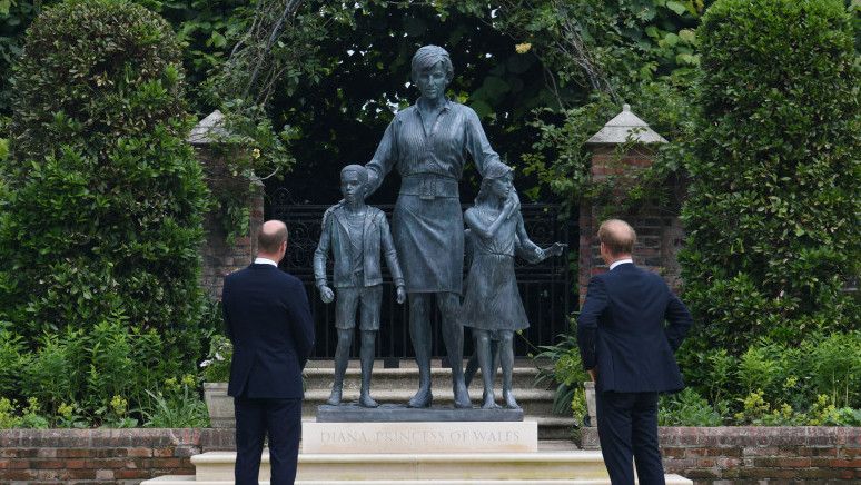 Tampak Akur, Pangeran William dan Harry Resmikan Patung Memorial Putri Diana