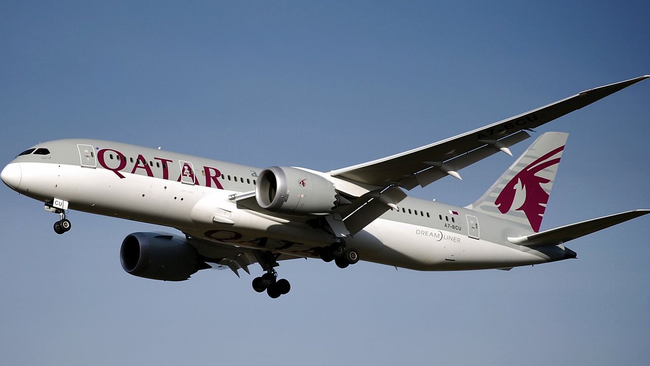 Bayi Ditemukan di Toilet Bandara, Penumpang Qatar Airways Ditelanjangi