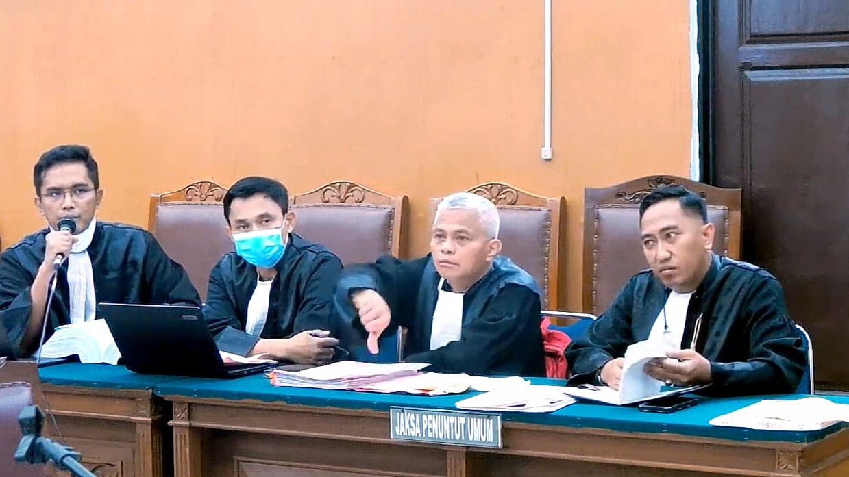 Debat Panas JPU dan Penasihat Hukum soal Hasil Sidang KKEP, Jaksa Sampai Melotot dan Turunkan Jempolnya ke Pihak Hendra