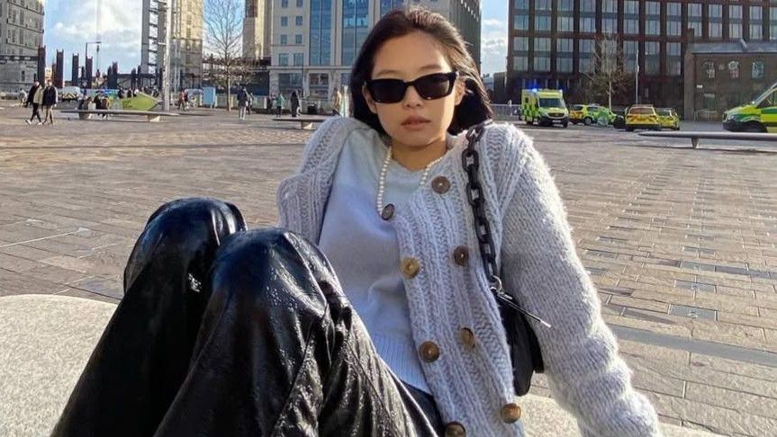 Jadi Tren Fesyen 2025, Intip Model Cardigan Populer yang Unik