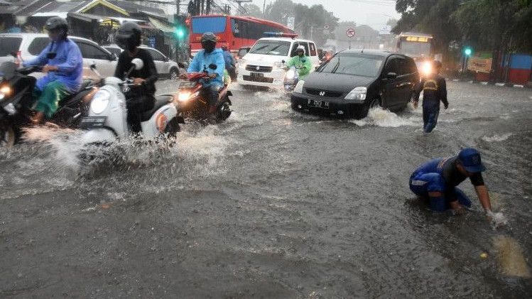 Diguyur Hujan Hari Ini, 3 Ruas Jalan di DKI Jakarta Terendam Banjir