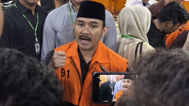 Eks Bupati Bekasi Ade Kunang dan Bapaknya Divonis Penjara dalam Kasus Suap Proyek