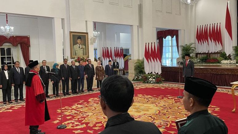 Bacakan Sumpah, Arsul Sani Resmi Dilantik Jokowi Sebagai Hakim Konstitusi