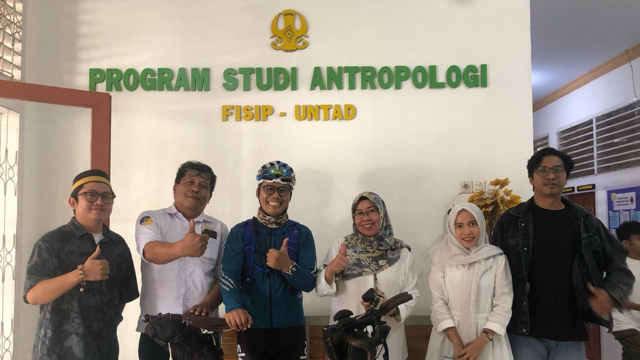 Inspiratif, Pria Ini Tunaikan Janji Bersepeda Makassar-Palu Usai Lulus Jadi Dosen ASN Untad