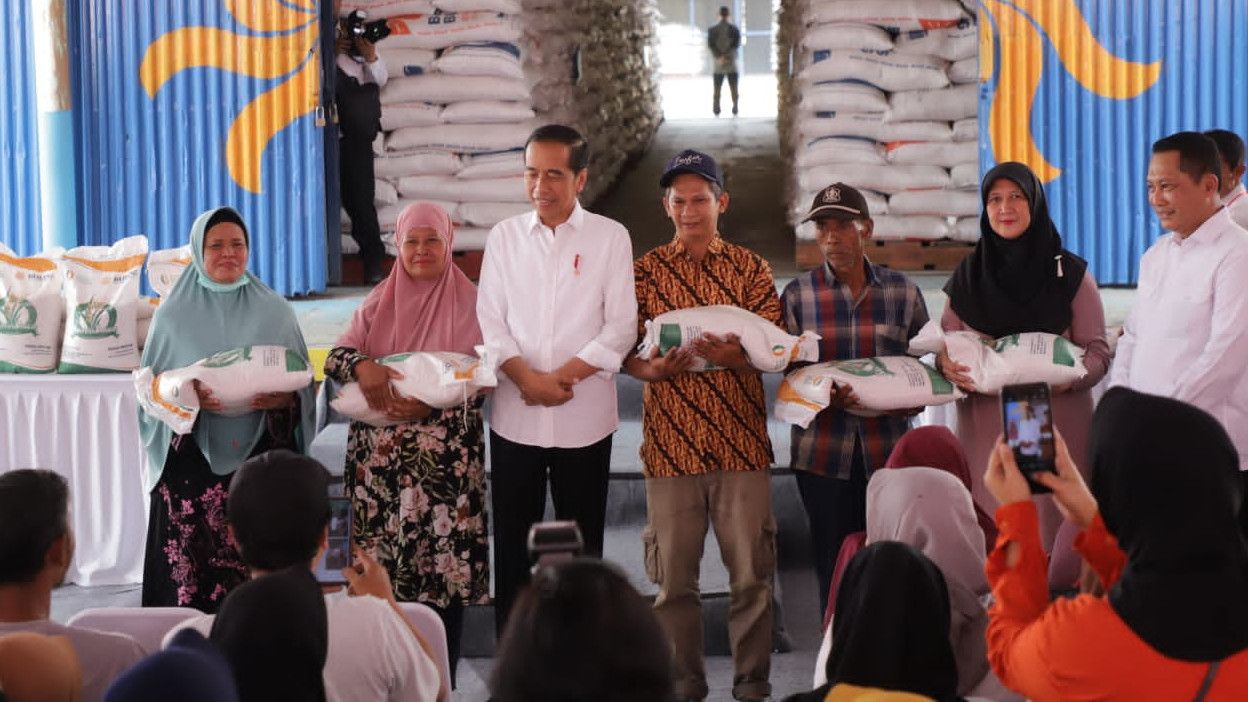 Jokowi Pantau Gudang Bulog di Dramaga Bogor