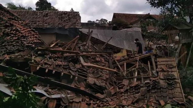Imbau Masyarakat Tak Dirikan Tenda Darurat di Depan Rumah, BNPB: Sebaiknya Mengungsi