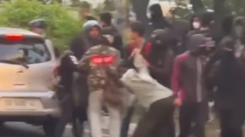 Mobil Wanita Dirusak Massa saat Demo Hari Buruh di Makassar - ERA.ID