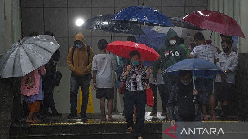 Sedia Payung, BMKG Prakirakan Wilayah Jakarta Diguyur Hujan Sejak Pagi hingga Malam Hari