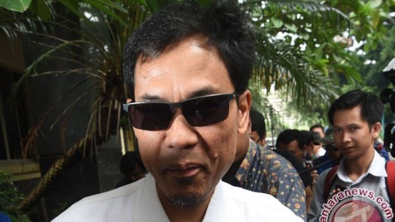 Tanggapi Tuntutan 8 Tahun Penjara, Munarman Tertawa, Kuasa Hukum: Nggak Serius, Harusnya Mati Tuntutannya