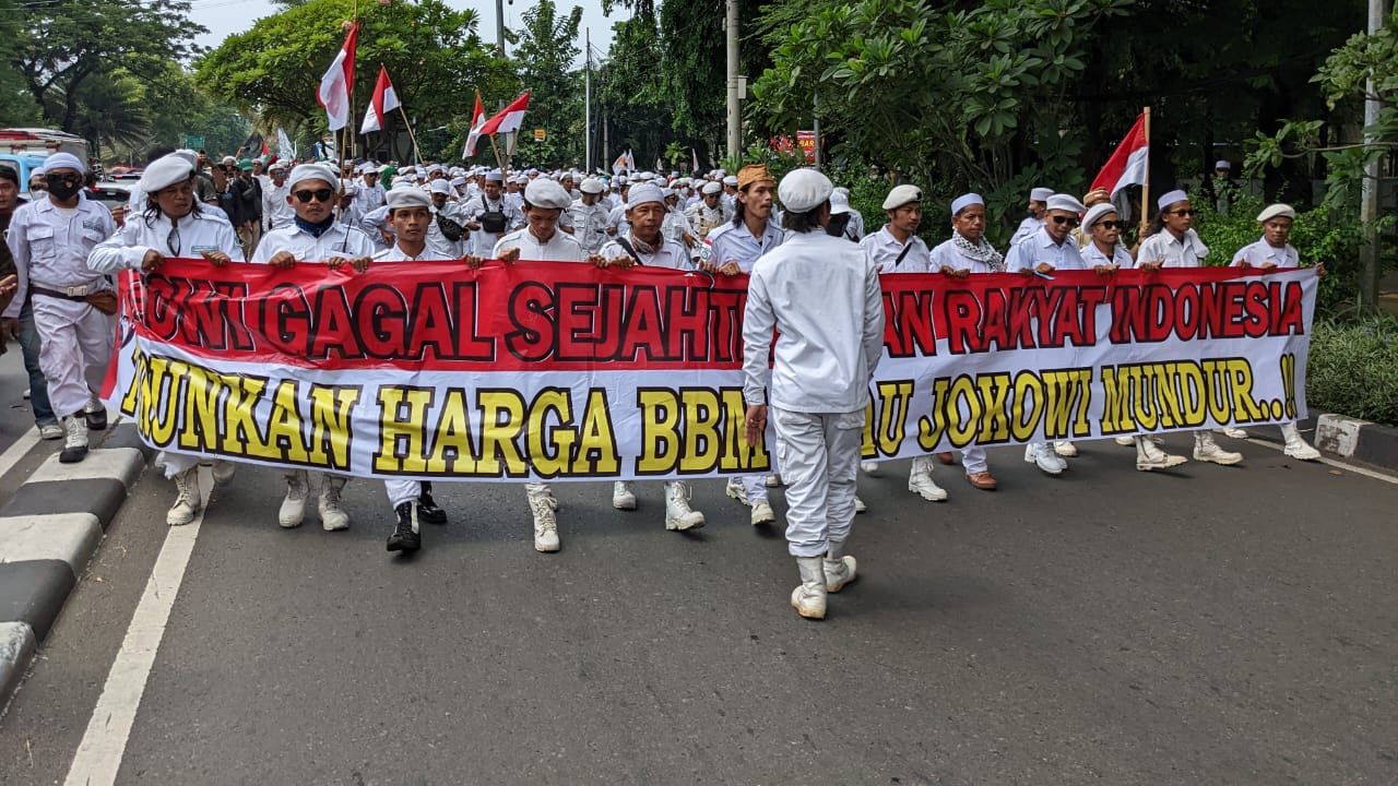 Ratusan Peserta Aksi 411 Bergerak Menuju Istana Negara, Terdengar Seruan 'Jokowi Mundur'