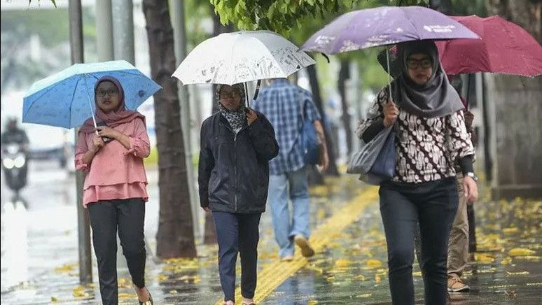 Jakarta Bakal Diguyur Hujan Disertai Angin Kencang Siang hingga Malam Hari