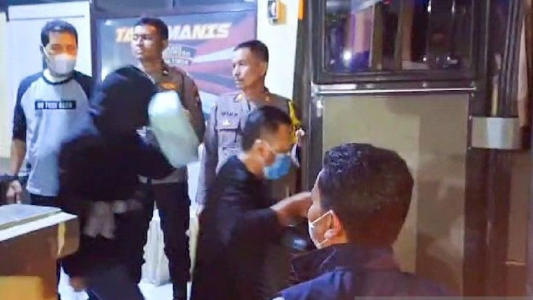 OTT KPK Semalam, Dua Aparat Kejari Bondowoso dan Satu Pegawai Dinas PUPR Dibawa ke Jakarta