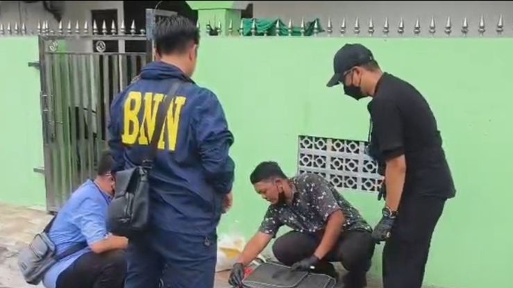 Gerebek Kampung Ambon, BNN dan Polisi Amankan 18 Orang dan Senpi