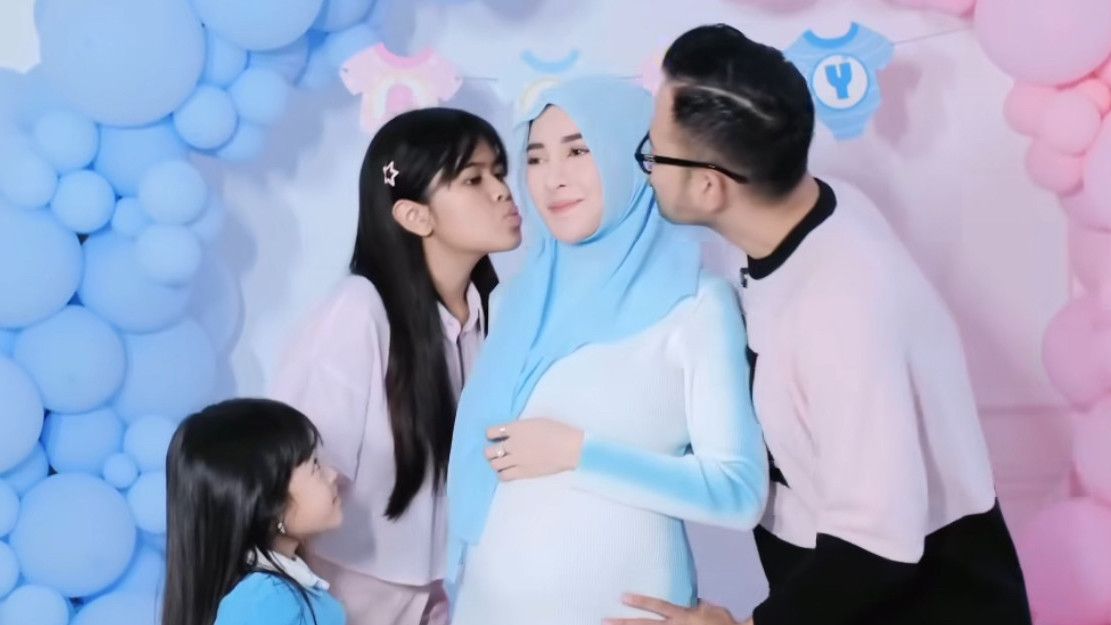 Rayakan Gender Reveal, Juragan99 Habiskan Uang Rp1 Miliar Untuk Penuhi Nazar Dapat Anak Laki-Laki