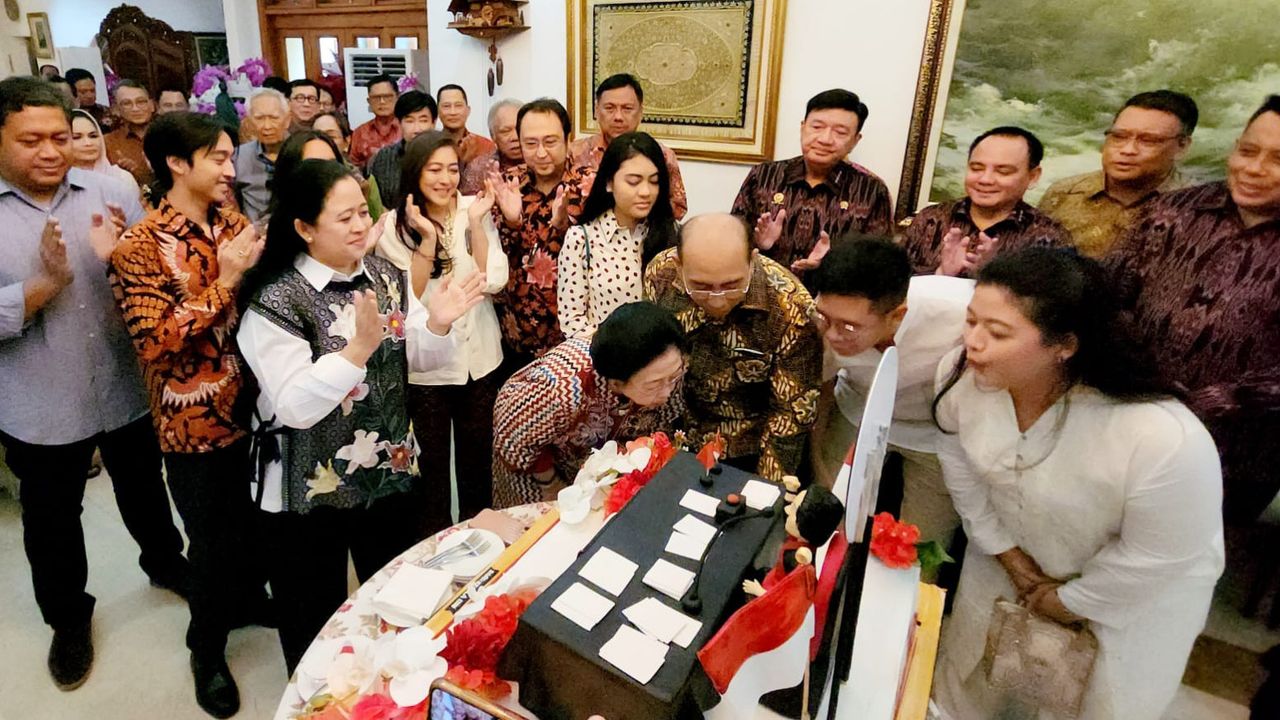 Dihadiri Sejumlah Menteri Kabinet Indonesia Maju, Megawati Persembahkan Lagu 'My Way' Frank Sinatra