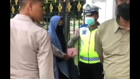 Bawa Senjata Api, Perempuan Ini Nekat Mau Terobos Istana Presiden