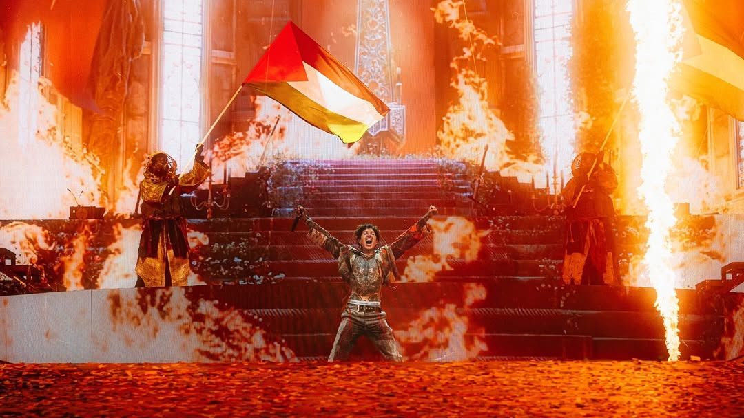 Momen BMTH Kibarkan Bendera Palestina, Banjir Dukungan dari Penggemar