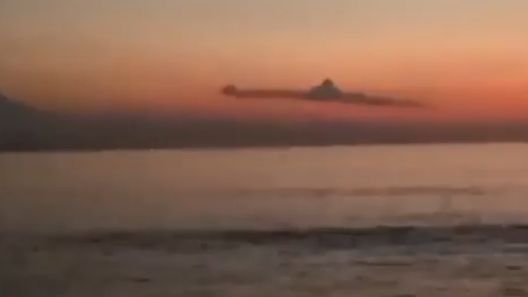 Viral Awan Mirip Kapal Selam KRI Nanggala-402 di Langit Saat Matahari Terbit